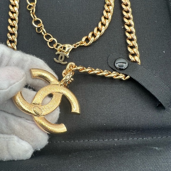 Chanel CC 24k GP pink and gold Necklace in box ❤️Authentic - Picture 3 of 9